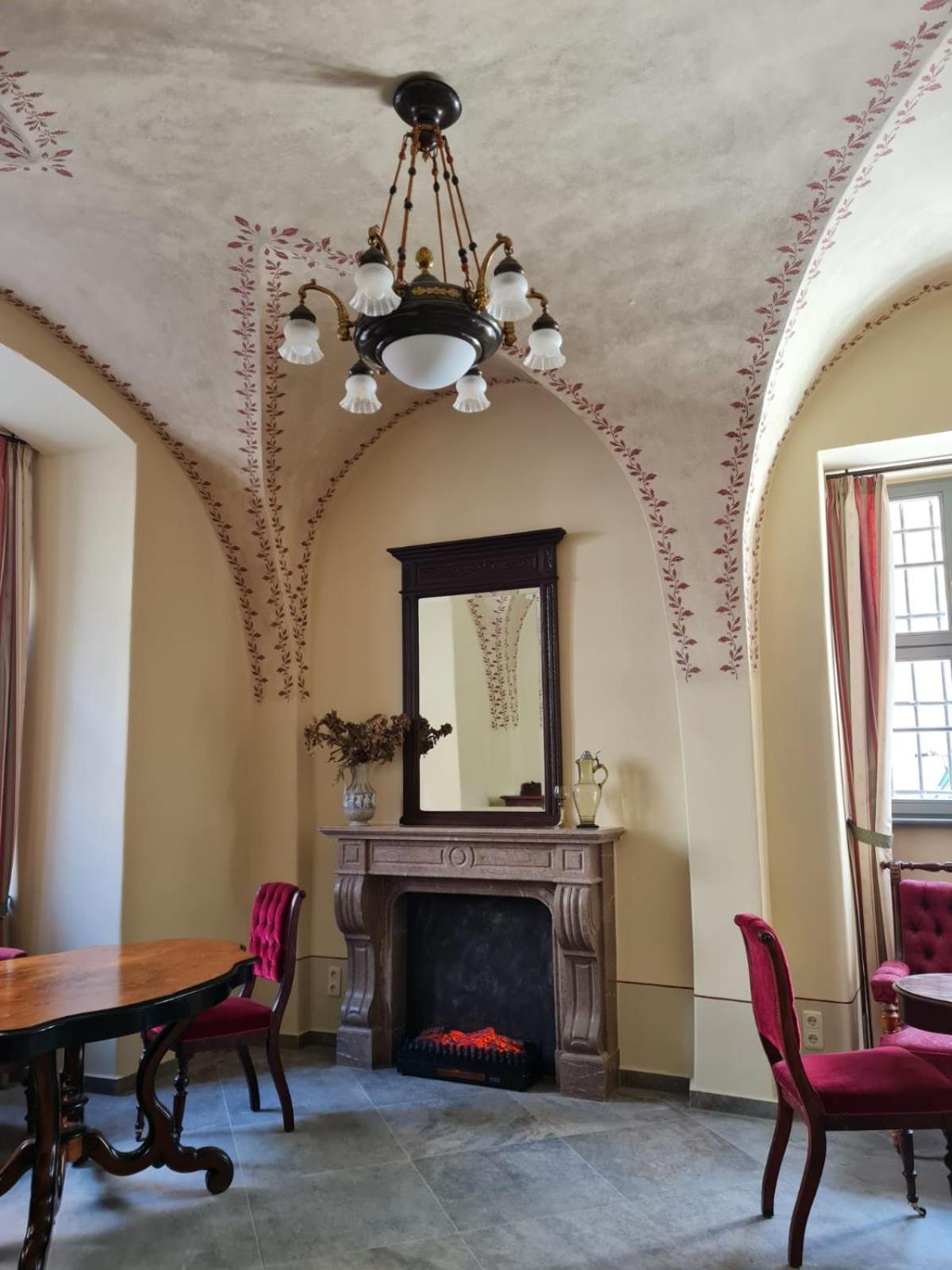 Stadtpalais Koenigssuite Maximal 2 Personen Und 1 Kleinkind Bautzen